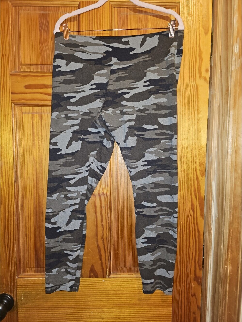 EXPRESS Size L Women Camo Stretch Pull On Athletic Training Leggings 501